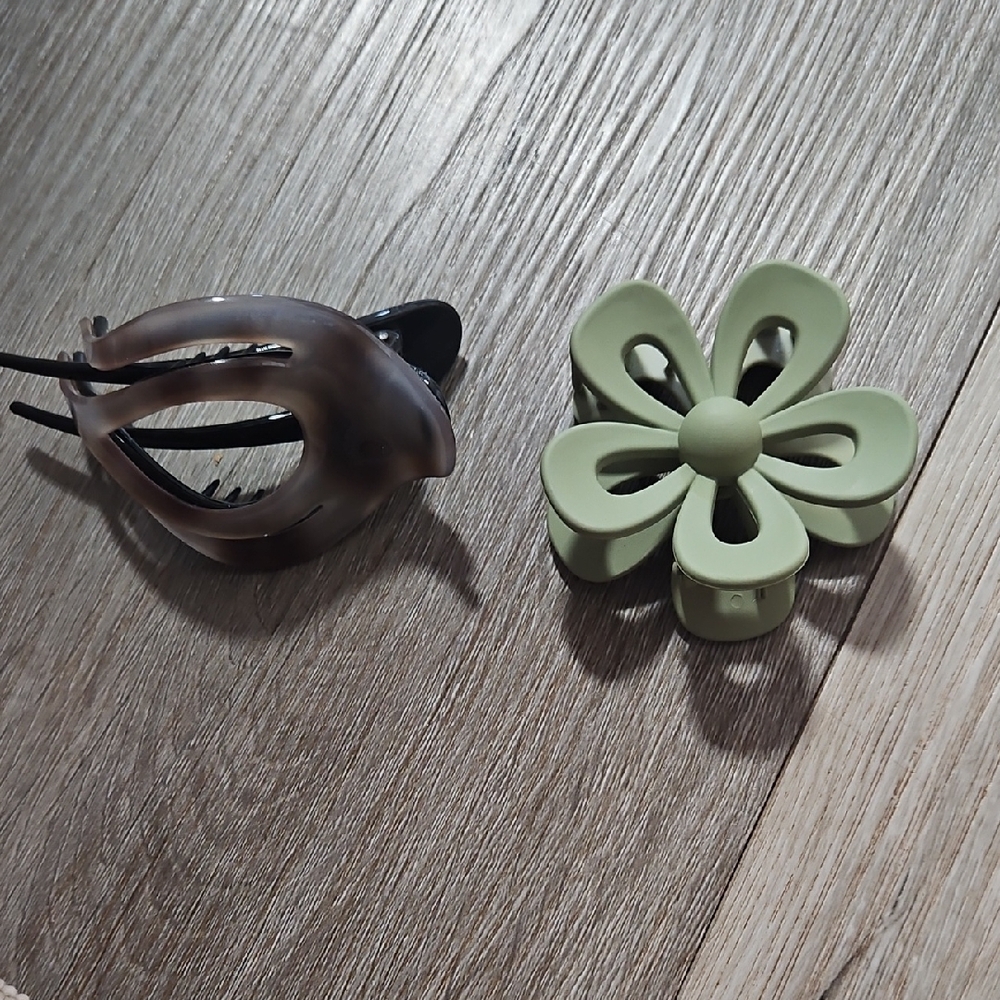 💝💝5/$25💝💝Elegant Brown and Green Hair Clip